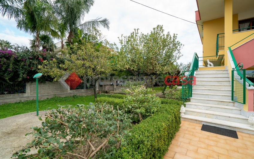 Villa Singola con giardino privato