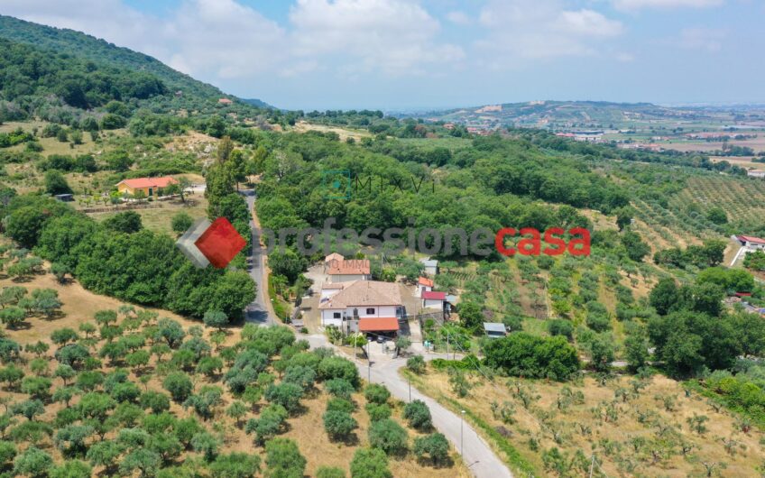 SPAZIOSO APPARTAMENTO IN VILLA