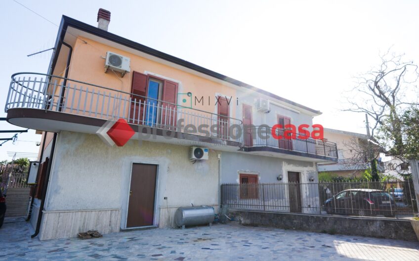 Desideri una casa a basso impatto energetico, con giardino e completamente ristrutturata?