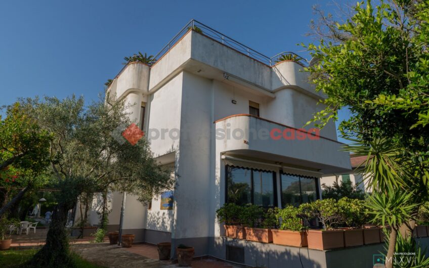 Esclusiva Villa con Piscina ad Ogliastro Marina, Castellabate (SA)