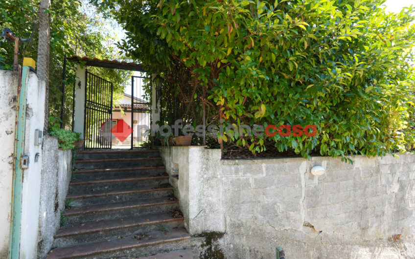 Il Tuo Angolo di Serenità: Casa Indipendente con Giardino