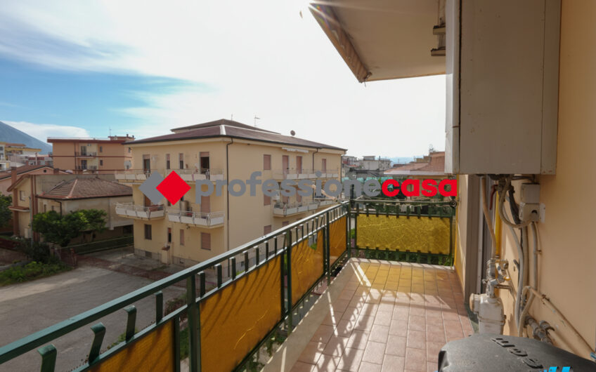 A Due Passi Dalle Scuole, Zona Centrale, Ristrutturato – Rif.121124