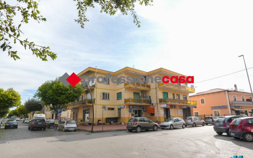 A Due Passi Dalle Scuole, Zona Centrale, Ristrutturato – Rif.121124