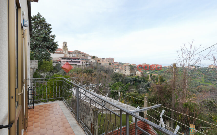 Il Tuo Rifugio Intimo nel Verde – Casa con Giardino