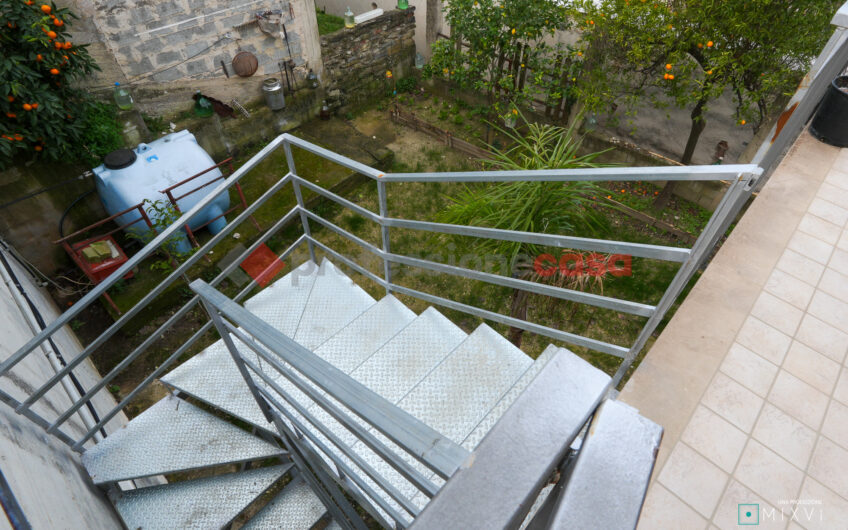 Il Tuo Rifugio Intimo nel Verde – Casa con Giardino