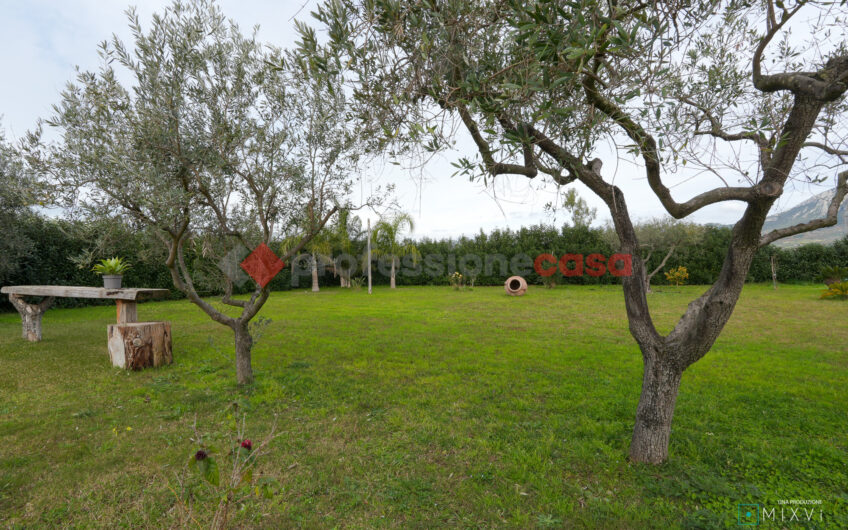 Appartamento In Villa Con Giardino Esclusivo