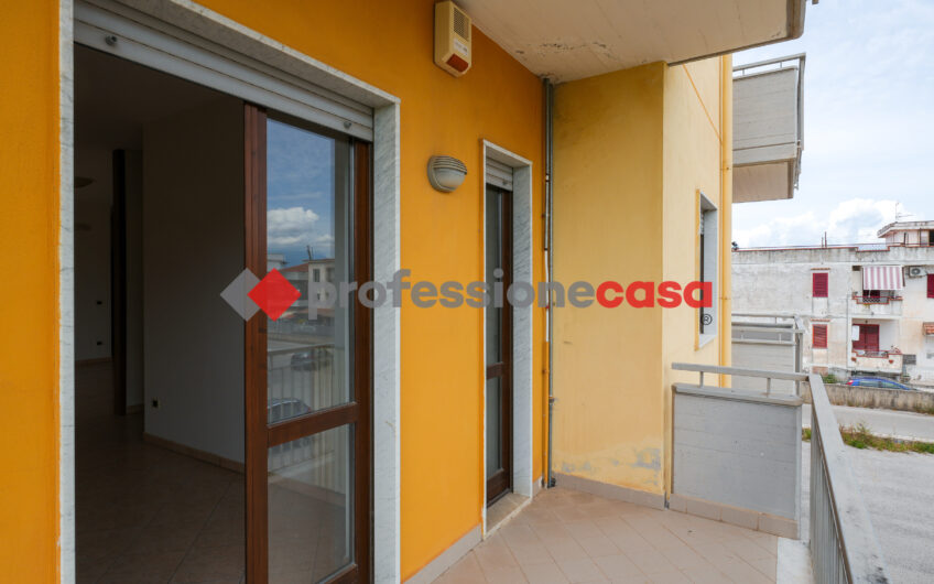 Ampia e Luminosa Soluzione In Locazione a Capaccio Scalo-Rif.140525