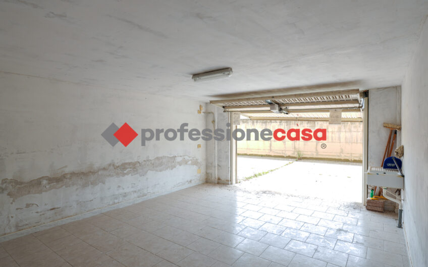 Ampia e Luminosa Soluzione In Locazione a Capaccio Scalo-Rif.140525