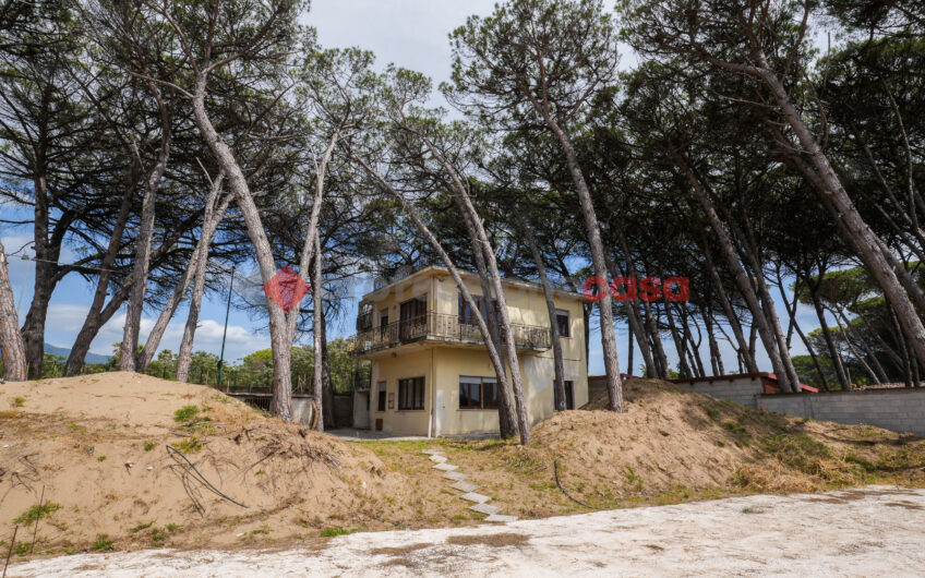 Fronte Mare: Indipendenza e Accesso Privato alla Spiaggia-Rif.050525A