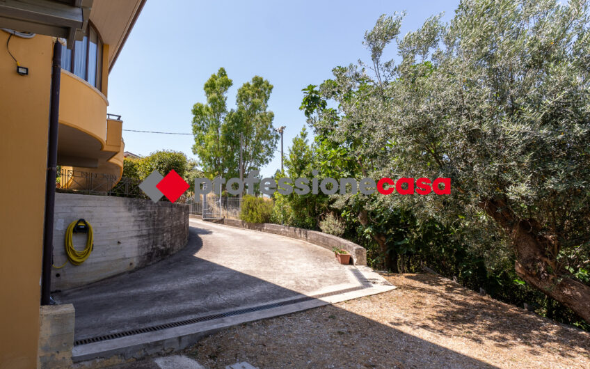 La Tua  Villa Ristrutturata Con Un  Giardino da Vivere-Rif.270625