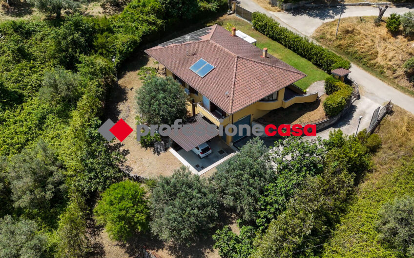 La Tua  Villa Ristrutturata Con Un  Giardino da Vivere-Rif.270625