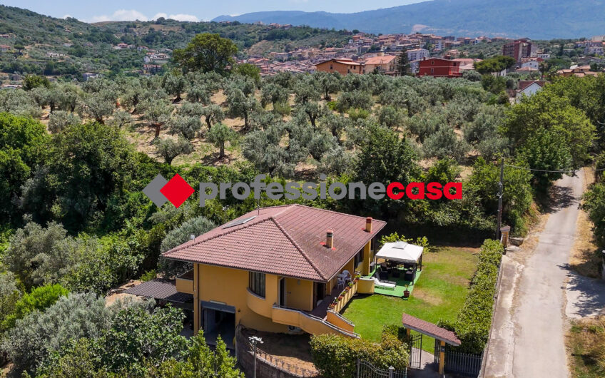 La Tua  Villa Ristrutturata Con Un  Giardino da Vivere-Rif.270625