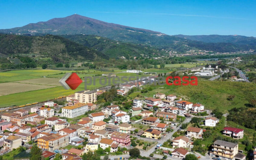 Spazioso Appartamento con Corte: Comodità e Versatilità-Rif.210725