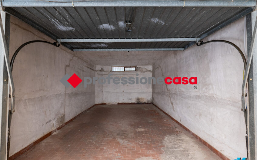 Il tuo posto sicuro in città, Garage in affitto a Capaccio Scalo-Rif.100725