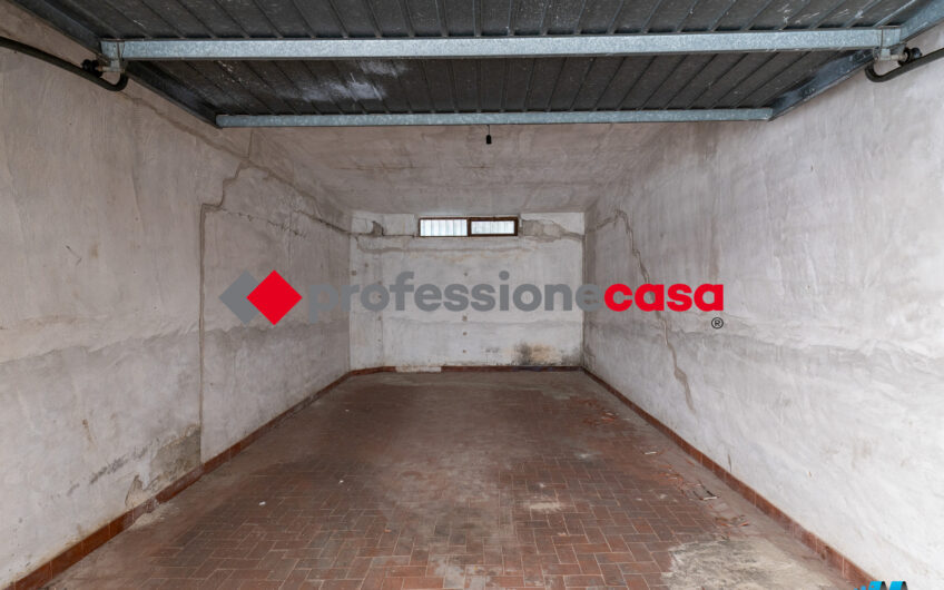 Il tuo posto sicuro in città, Garage in affitto a Capaccio Scalo-Rif.100725