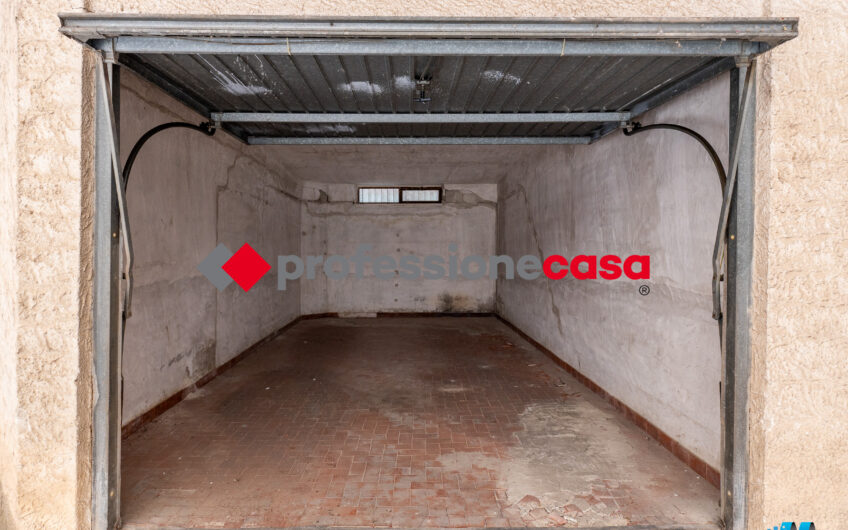 Il tuo posto sicuro in città, Garage in affitto a Capaccio Scalo-Rif.100725