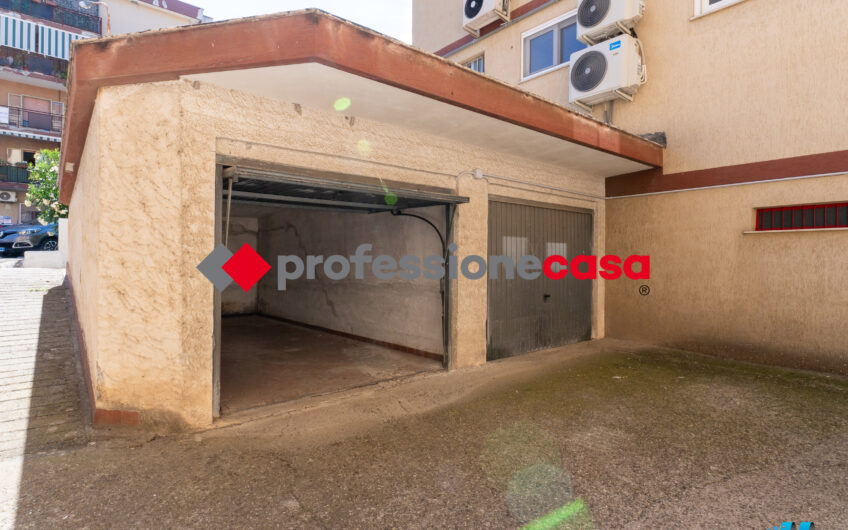 Il tuo posto sicuro in città, Garage in affitto a Capaccio Scalo-Rif.100725