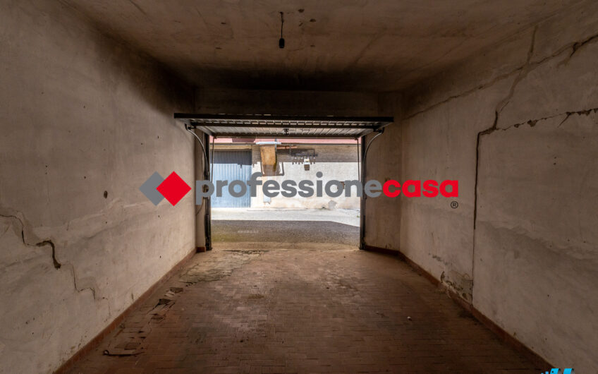 Il tuo posto sicuro in città, Garage in affitto a Capaccio Scalo-Rif.100725