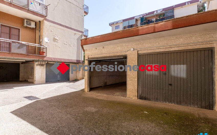 Il tuo posto sicuro in città, Garage in affitto a Capaccio Scalo-Rif.100725