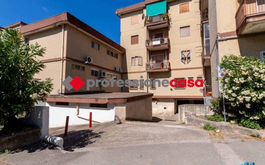 Il tuo posto sicuro in città, Garage in affitto a Capaccio Scalo-Rif.100725