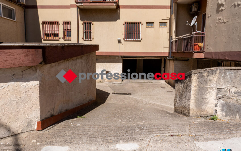 Il tuo posto sicuro in città, Garage in affitto a Capaccio Scalo-Rif.100725