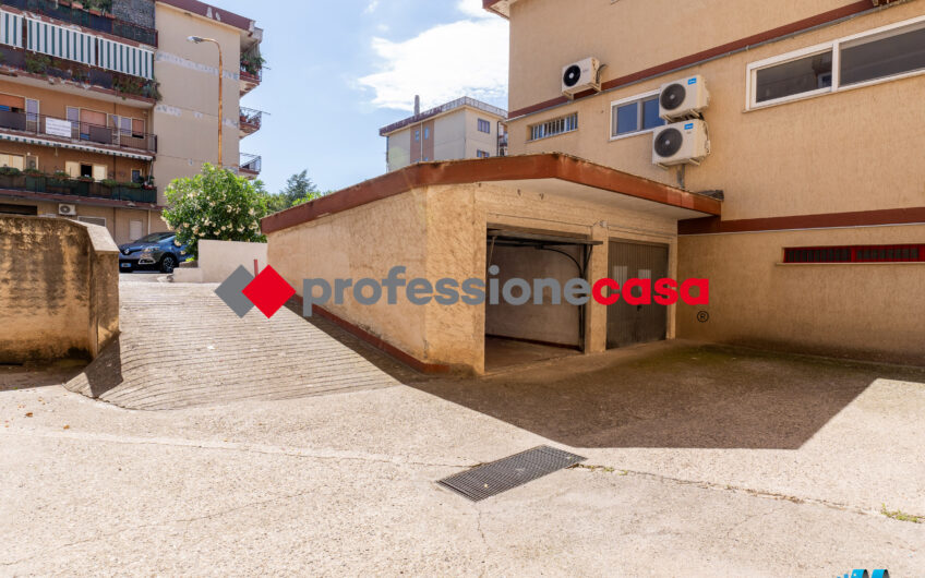 Il tuo posto sicuro in città, Garage in affitto a Capaccio Scalo-Rif.100725