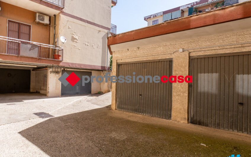 Il tuo posto sicuro in città, Garage in affitto a Capaccio Scalo-Rif.100725