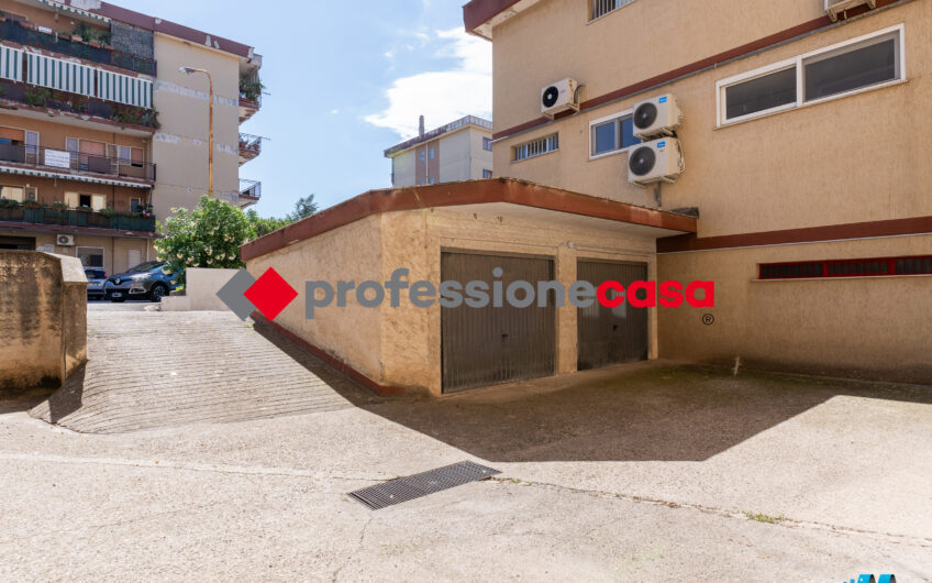 Il tuo posto sicuro in città, Garage in affitto a Capaccio Scalo-Rif.100725
