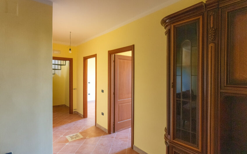 Casa Con Ampio Terrazzo Panoramico Nel Cuore Di Trentinara-Rif.260925