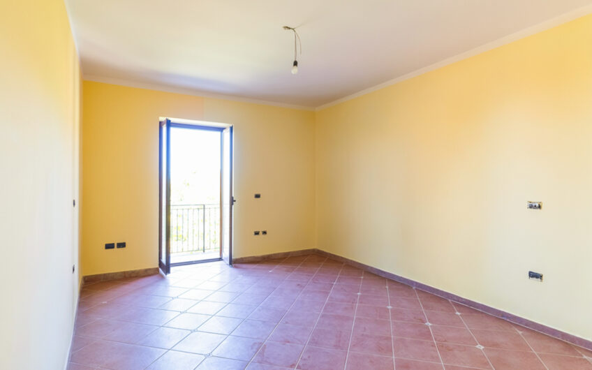 Casa Con Ampio Terrazzo Panoramico Nel Cuore Di Trentinara-Rif.260925