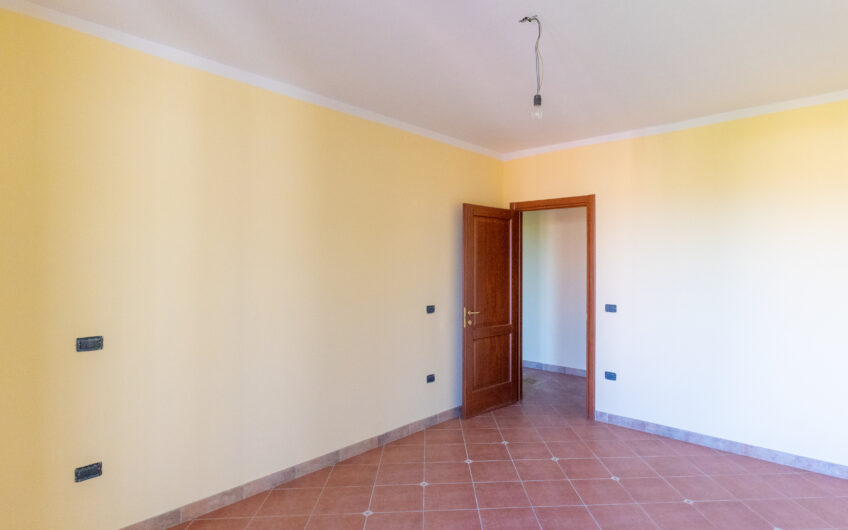 Casa Con Ampio Terrazzo Panoramico Nel Cuore Di Trentinara-Rif.260925