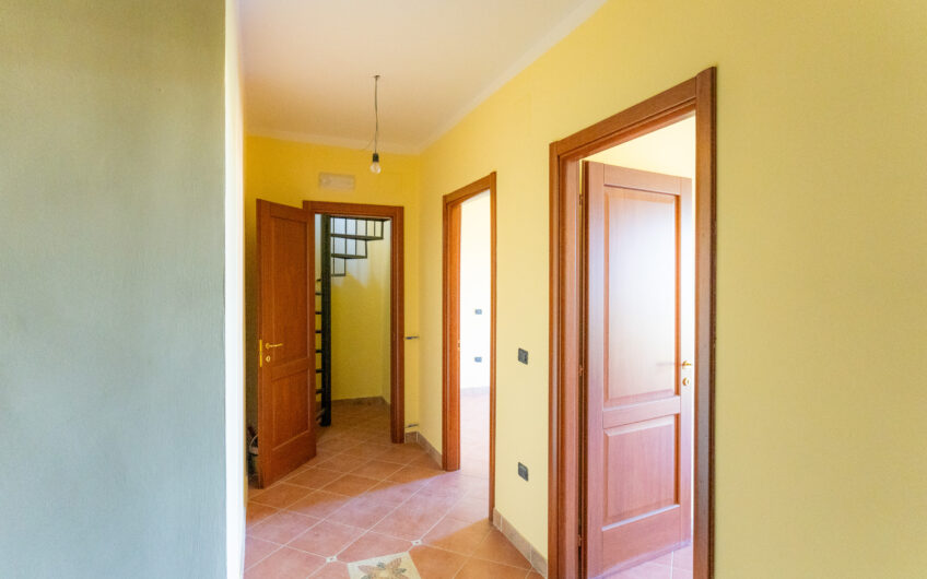 Casa Con Ampio Terrazzo Panoramico Nel Cuore Di Trentinara-Rif.260925