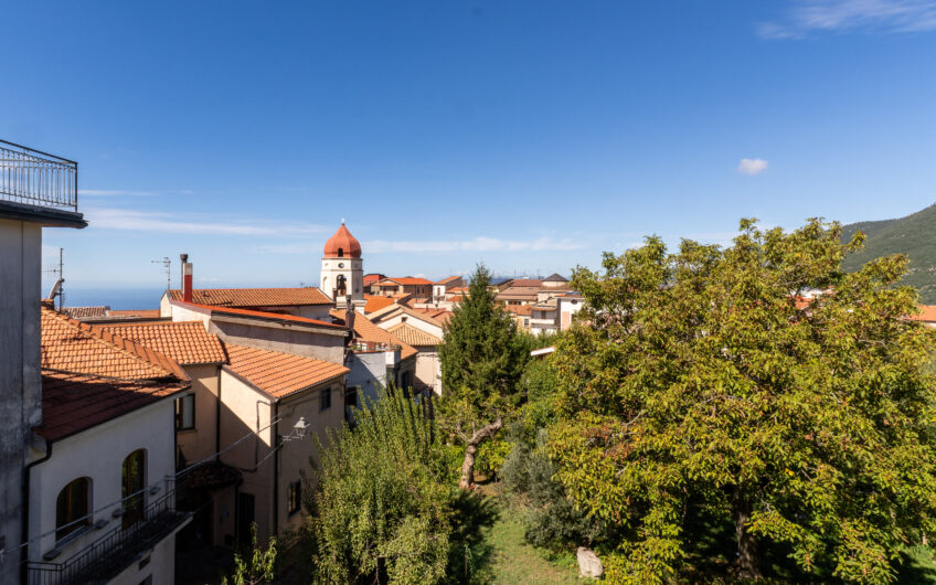 Casa Con Ampio Terrazzo Panoramico Nel Cuore Di Trentinara-Rif.260925