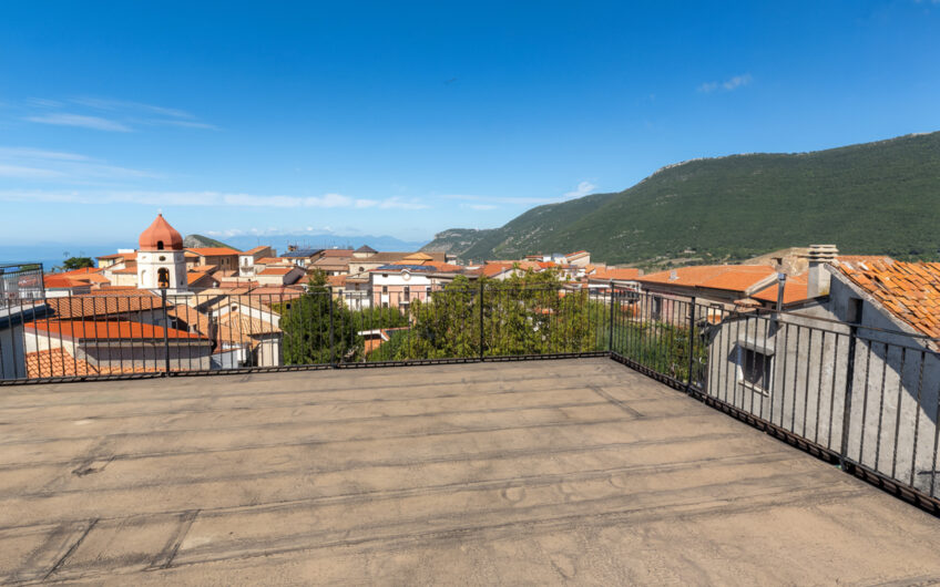 Casa Con Ampio Terrazzo Panoramico Nel Cuore Di Trentinara-Rif.260925