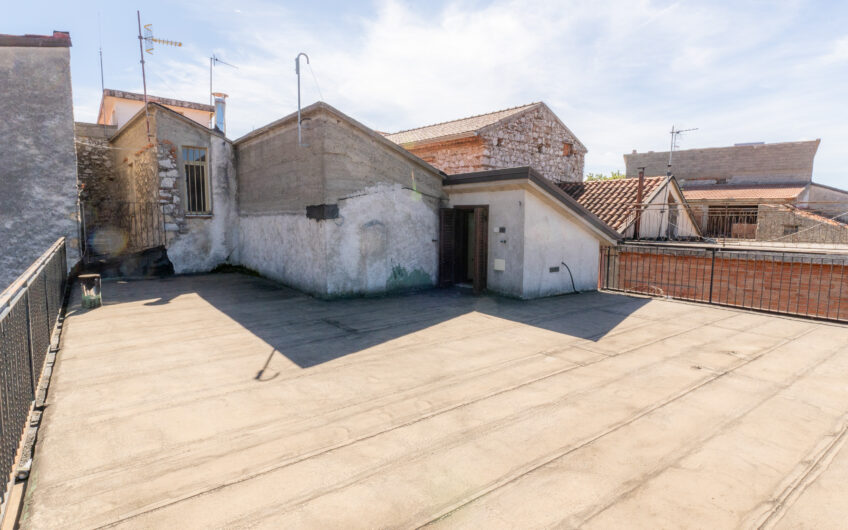 Casa Con Ampio Terrazzo Panoramico Nel Cuore Di Trentinara-Rif.260925