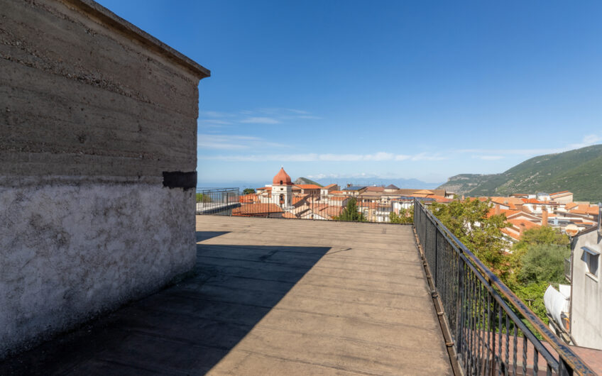 Casa Con Ampio Terrazzo Panoramico Nel Cuore Di Trentinara-Rif.260925