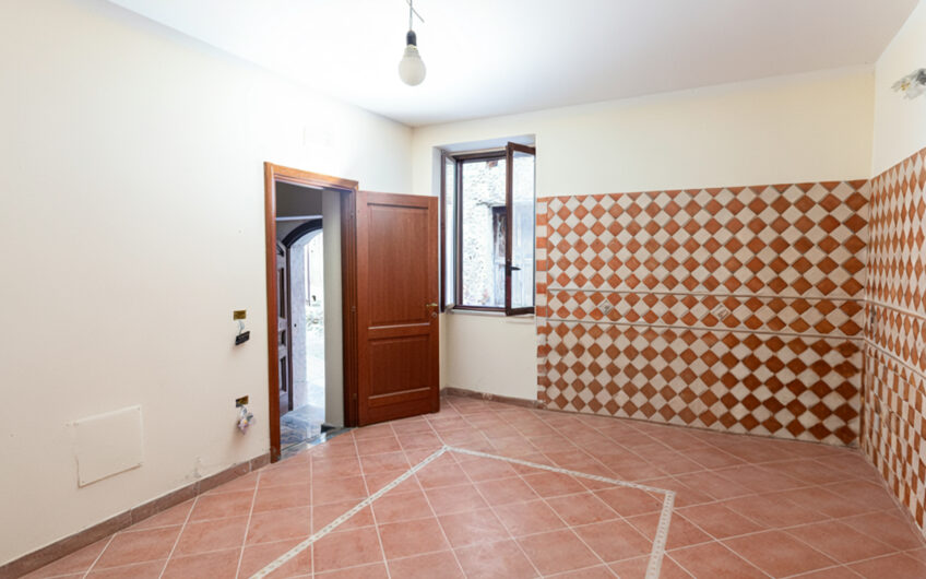 Casa Con Ampio Terrazzo Panoramico Nel Cuore Di Trentinara-Rif.260925