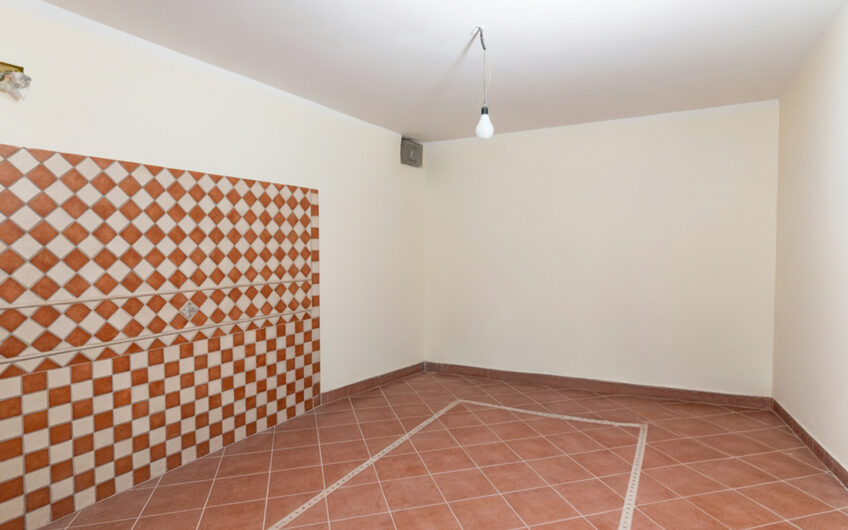 Casa Con Ampio Terrazzo Panoramico Nel Cuore Di Trentinara-Rif.260925