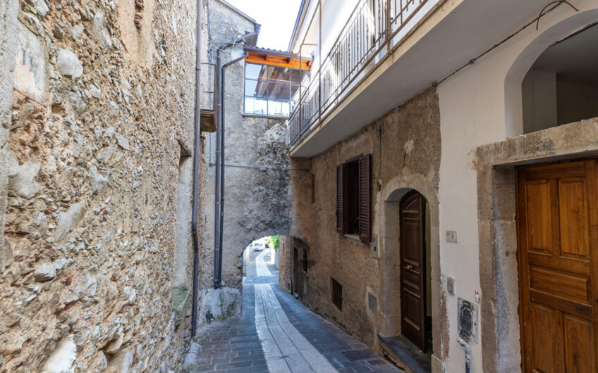 Casa Con Ampio Terrazzo Panoramico Nel Cuore Di Trentinara-Rif.260925