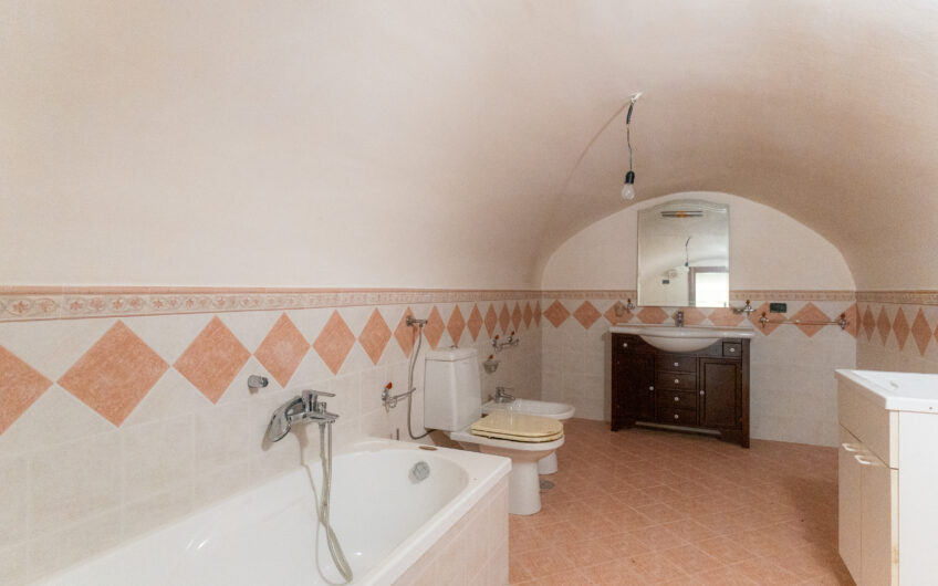 Casa Con Ampio Terrazzo Panoramico Nel Cuore Di Trentinara-Rif.260925
