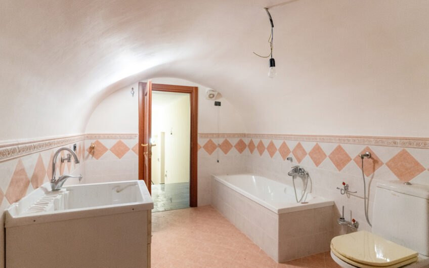Casa Con Ampio Terrazzo Panoramico Nel Cuore Di Trentinara-Rif.260925