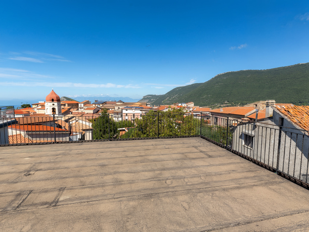 Casa Con Ampio Terrazzo Panoramico Nel Cuore Di Trentinara-Rif.260925