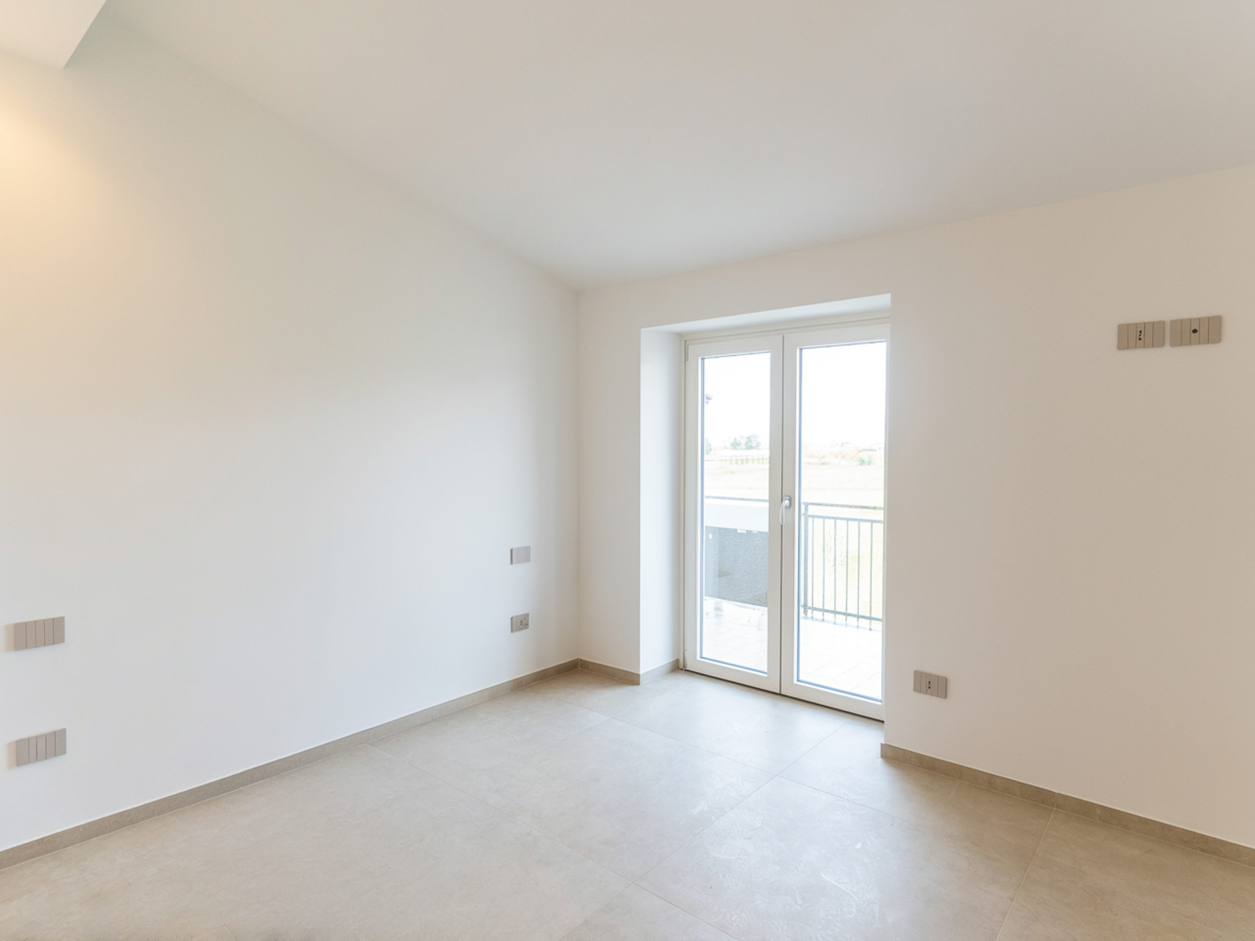 Come Entrare In Una Casa Nuova-Rif.050226