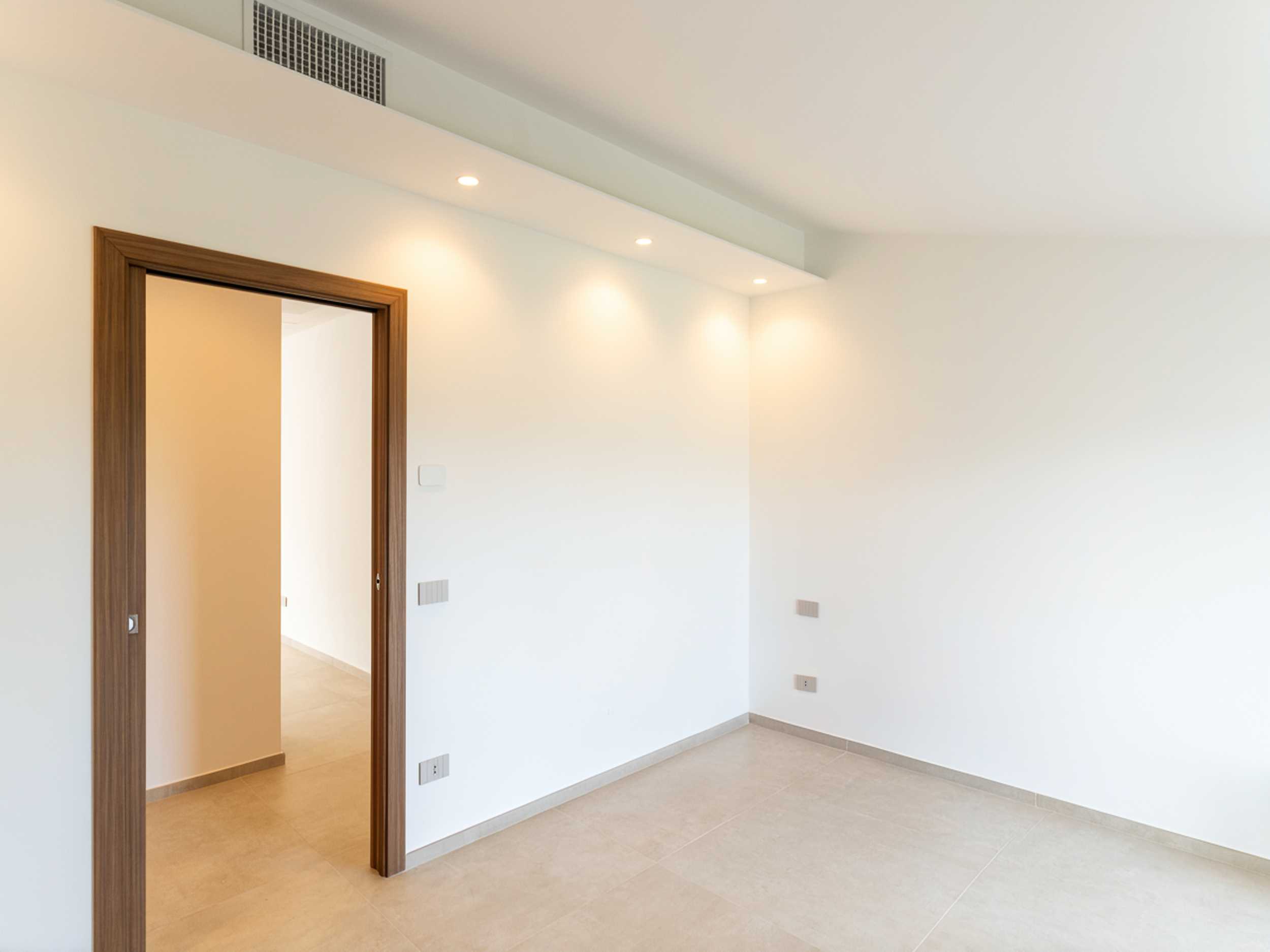 Come Entrare In Una Casa Nuova-Rif.050226