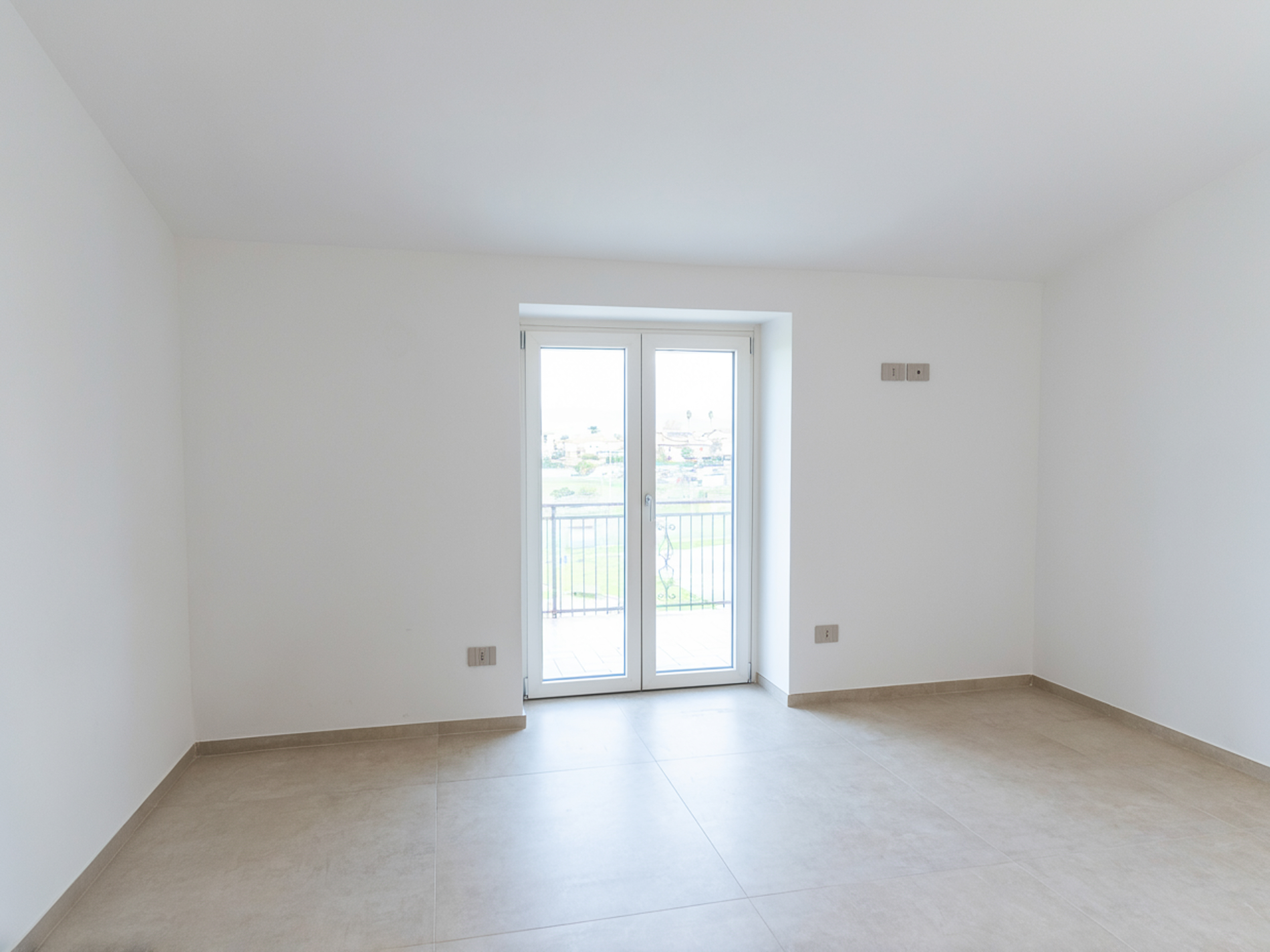 Come Entrare In Una Casa Nuova-Rif.050226