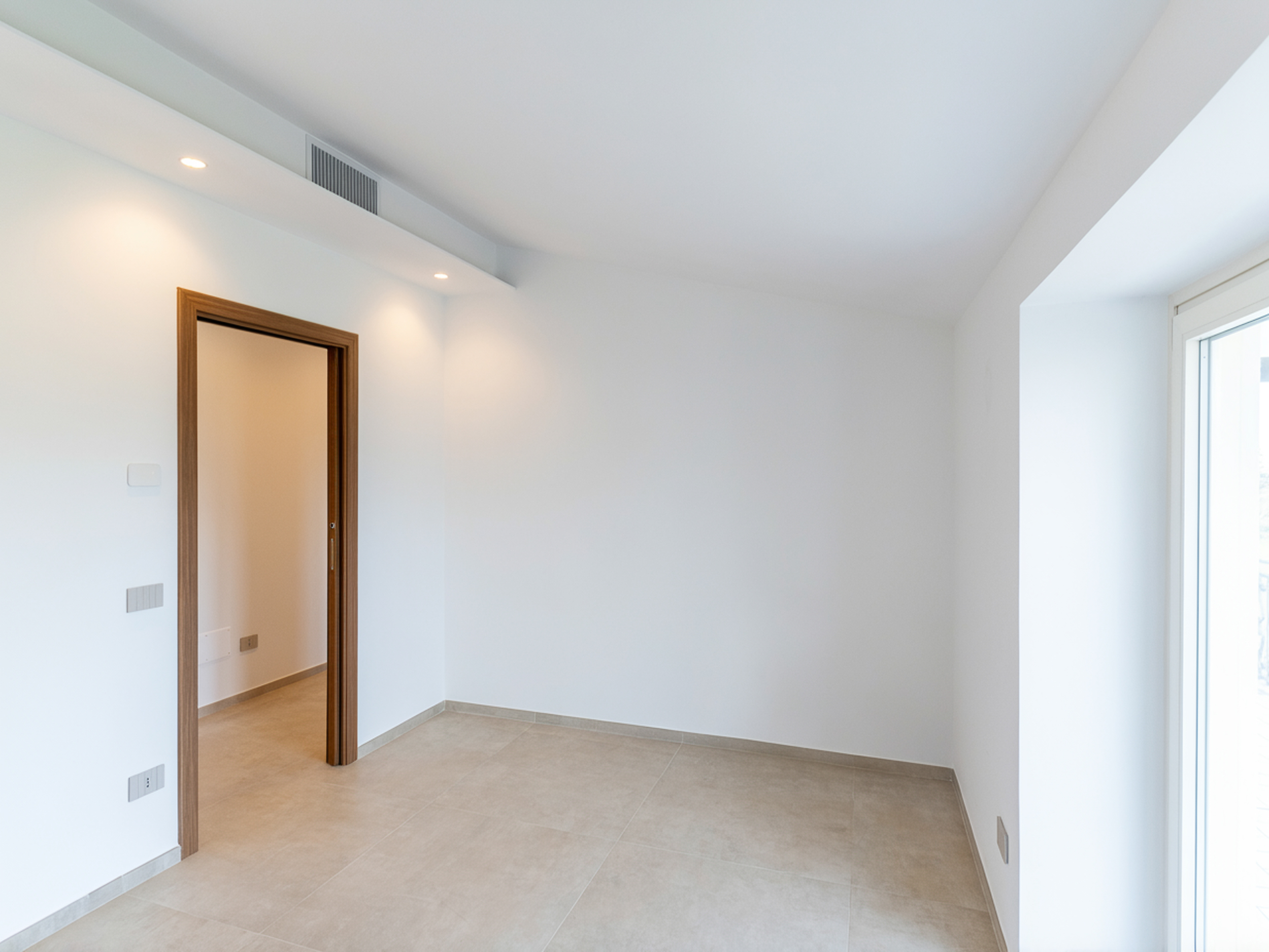 Come Entrare In Una Casa Nuova-Rif.050226