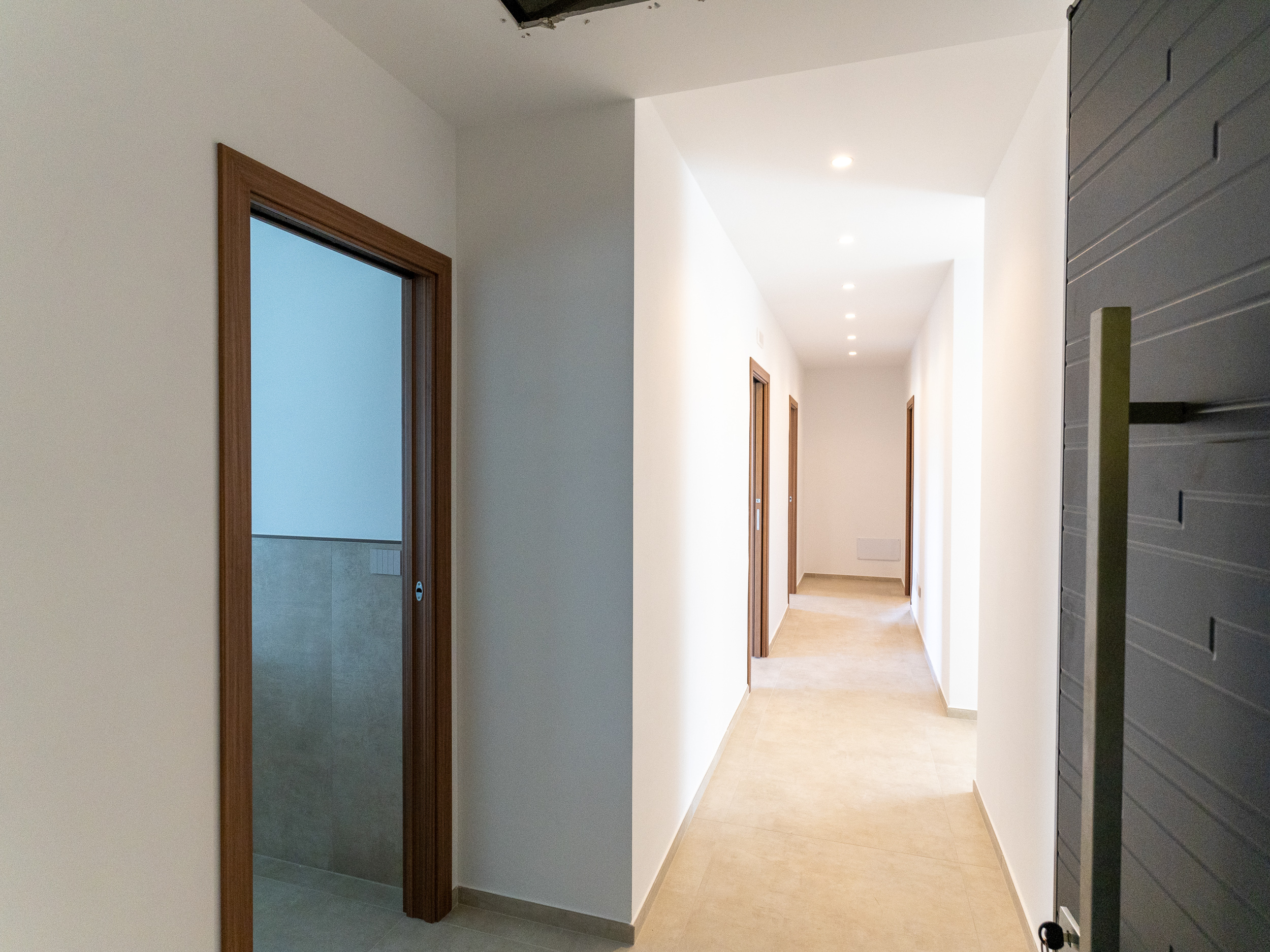 Come Entrare In Una Casa Nuova-Rif.050226