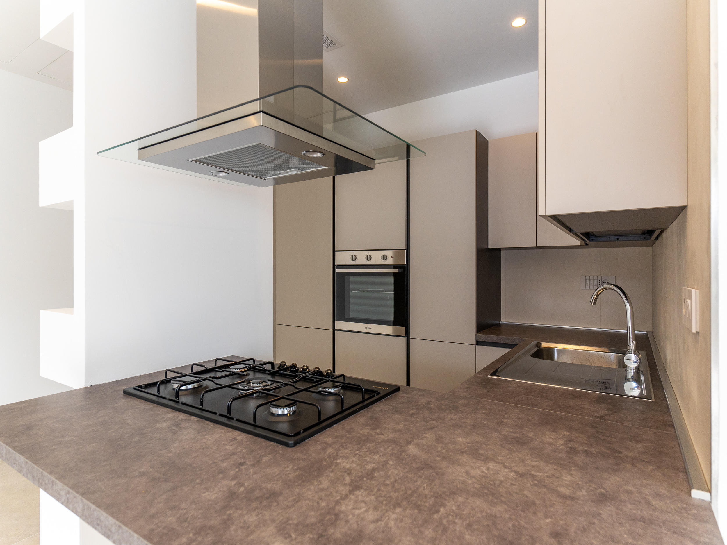 Come Entrare In Una Casa Nuova-Rif.050226