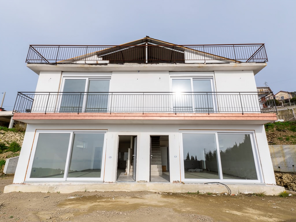 Nuova costruzione con spazio esterno Cod.Rif.020326A