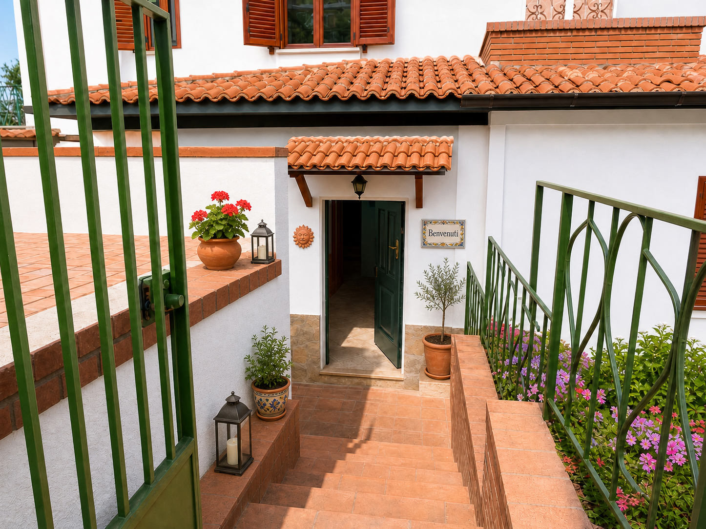 Casa semindipendente con scorcio di mare e giardino Cod.Rif040526